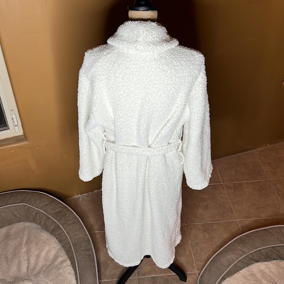 Barefoot Dreams CozyChic® Cream Adult Robe Size 1 - Picture 4 of 6